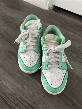 Nike Women's Mint Green and White Low-Top Sneakers